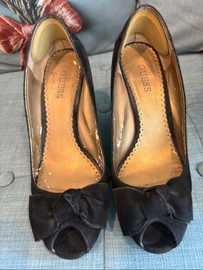 GUESS Black Peep-Toe Bow Heel Pumps